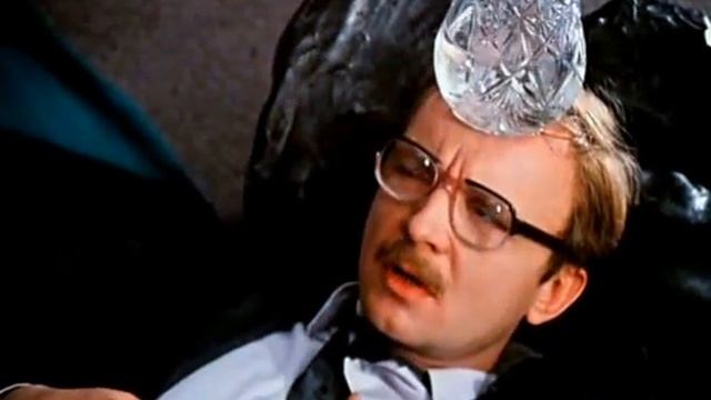 "Зачем Вы занимаетесь мною лично? Поручите меня Вашему секретарю". смотреть онлайн