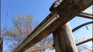 Клипса зиг-заг. Крепим к деревянной теплице.