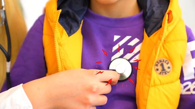 Jason और Alex डॉक्टर को देखने आया था | बच्चों के लिए एक पेशे की कहानी смотреть онлайн