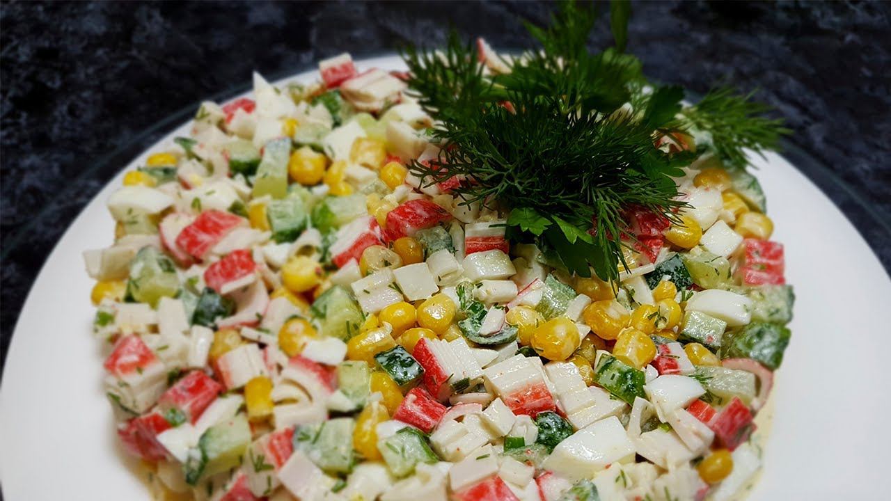 Салат с крабовыми палочками и свежим огурцом