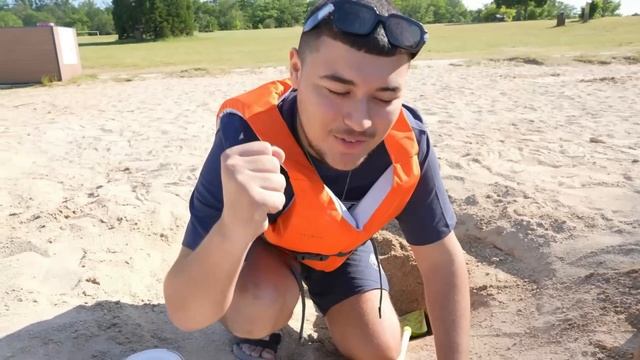 BLOOP vs SKIBIDI TOILET FILMÉ DANS LA VRAIE VIE A LA PLAGE ! Skibidi Toilet Géant vs Bloop Géant ! смотреть онлайн