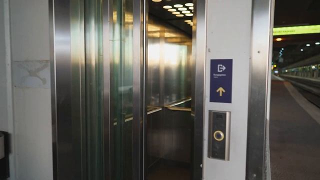 Sweden, Stockholm Central - Arlanda Express, KONE elevator смотреть онлайн