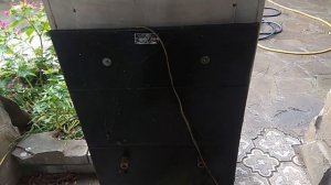 Холодильник "бьет током". Почему.