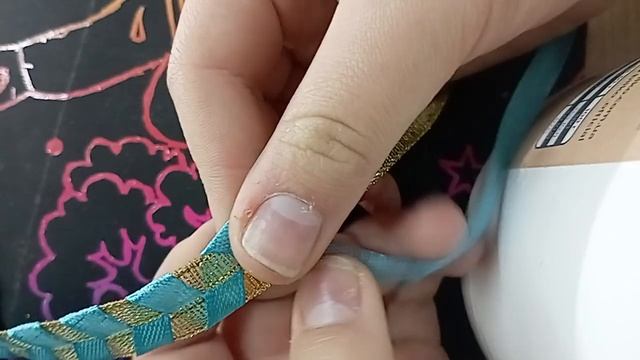 Браслет зі стрічок, техніка "Дівоча коса" смотреть онлайн