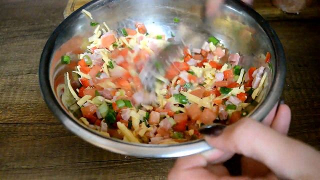 Горячие бутерброды с колбасой, сыром,помидорами и перцем смотреть онлайн