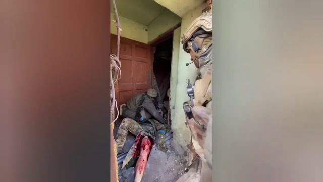 Heavy wounded an Azov fighter after gunfight with russia смотреть онлайн
