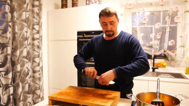 Пироги с абрикосом и изюмом