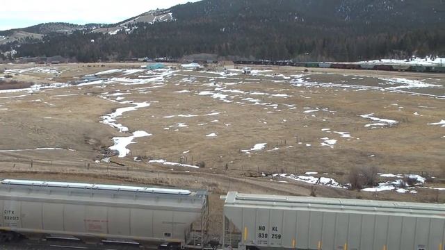 BNSF/NS train meets BNSF/MRL/NS train at Austin, Mullan Pass смотреть онлайн