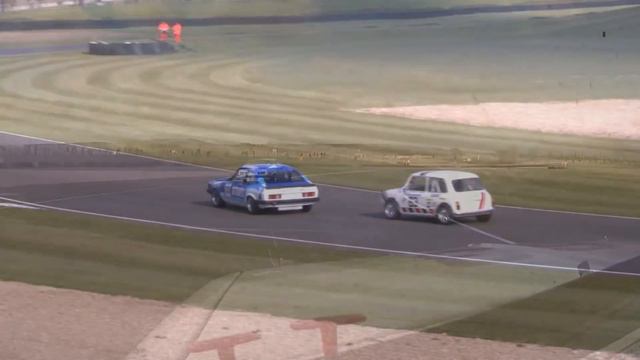 Unbelievable battle Royale | Mini v Rover SD1 смотреть онлайн