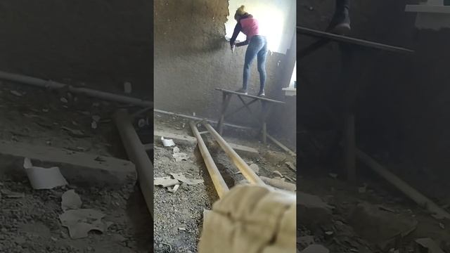 Ремонт саманного дома. Чищу стены от известковой штукатурки смотреть онлайн