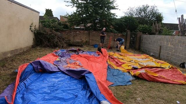 SETTING UP 11X15 BOUNCY CASTLE & GARDEN SLIDE смотреть онлайн
