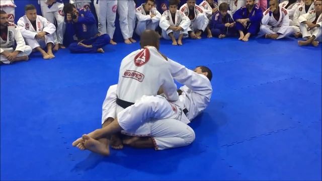 Armlock Da Guarda: Roger Gracie Ensina O Segredo Para O Braço Não Escapar