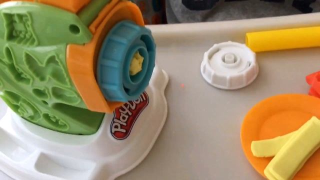Набор пластилина Play Doh Макаронная фабрика. Кухня смотреть онлайн