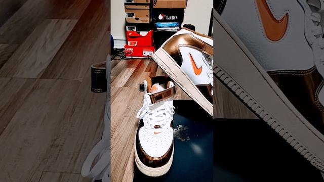 NIKE AIR FORCE 1 MID QS - WHITE/TOTAL ORANGE/ALE BROWN смотреть онлайн