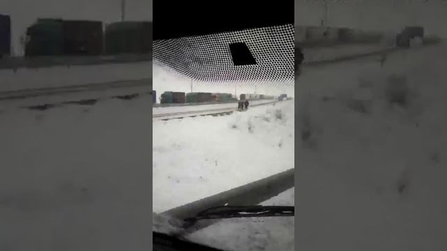 Стоят фуры по трассе Киев - Харьков. Пирятин смотреть онлайн