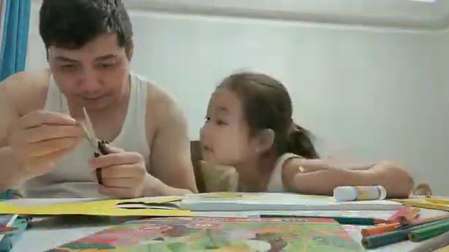 Как делать цветочек на 8 марта из цветной бумаги. смотреть онлайн