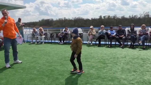 Т/х "Максим Литвинов". 1 круиз. Игры на солнечной палубе смотреть онлайн