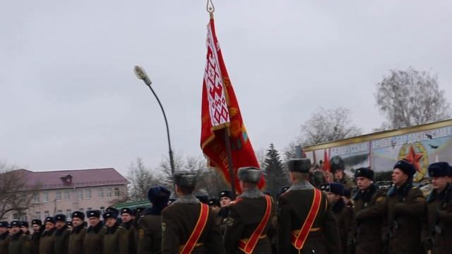 Воинской части Барановичей вручено Боевое Знамя смотреть онлайн