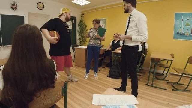 От первого лица: Школа 3! ШКОЛЬНИКИ ПОСТАВИЛИ УЧИТЕЛЯ на МЕСТО ? РАЗБОРКИ УЧИТЕЛЕЙ ГЛАЗАМИ ШКОЛЬНИК смотреть онлайн