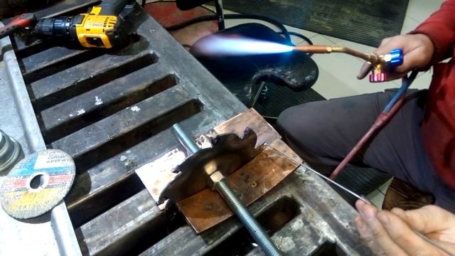 Высокотемпературная пайка пластинок ВК8 смотреть онлайн