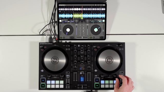 Traktor DJ 2 iPad Mix - Kontrol S2 MK3 - #SundayDJSkills смотреть онлайн