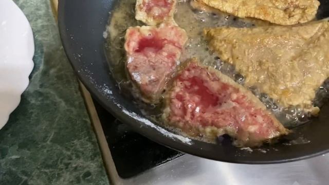 Беларусь!Вкусный семейный рецепт говяжьей(свиной или куриной)печени! Картофельное пюре!Спасибо за ♥ смотреть онлайн