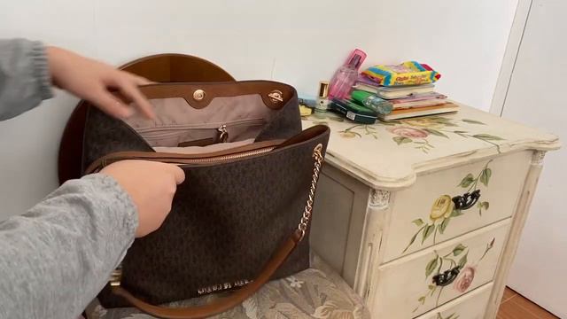WHAT CAN FIT IN MY MICHAEL KORS (MK) JET SET LARGE CHAIN SHOULDER BAG (WORK BAG EDITION) смотреть онлайн