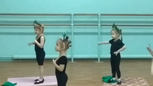 Маленькие ёлочки продолжают репетировать смотреть онлайн