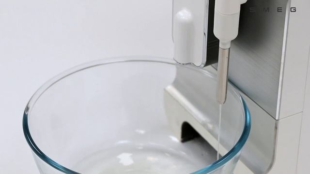 How to descale your Smeg BCC02 coffee machine смотреть онлайн
