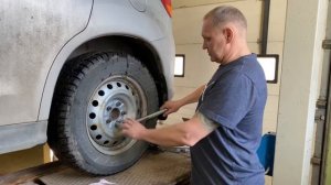 Как правильно установить колесо. Замена колеса. Затяжка колеса динамометрическим ключом.
