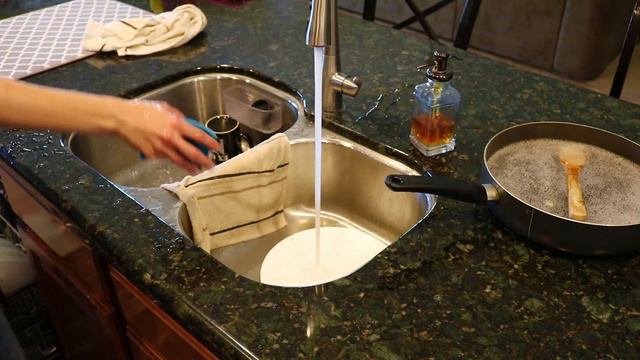 DIRTY 30 KITCHEN CLEAN UP | SPEED CLEANING ROUTINE смотреть онлайн