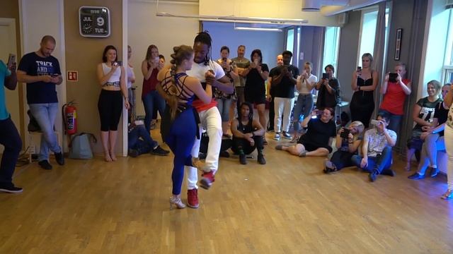 Jojo & Val Danza - Urban Kiz Intermediate Class Demo - Let's Play Kizomba смотреть онлайн