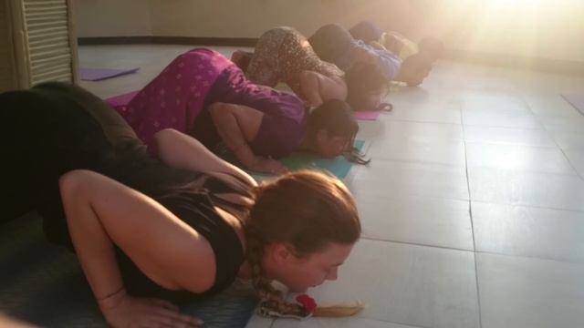 Surya Namaskar with mantra chant. смотреть онлайн