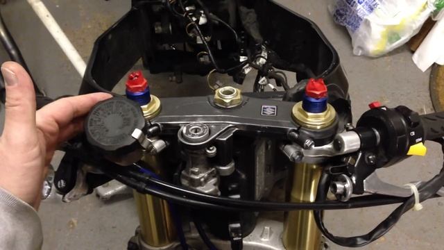 GSXR-750 K5 Steering Bearing Check смотреть онлайн