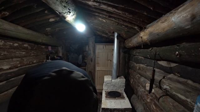 ЗЕМЛЯНКА В ДИКОЙ ПРИРОДЕ , КОСУЛИ ПАСУТСЯ ОКОЛО ЗЕМЛЯНКИ , РЕМОНТНЫЕ РАБОТЫ смотреть онлайн