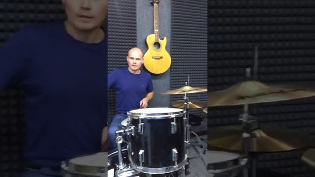 Первый раз сел за ударную установку. смотреть онлайн