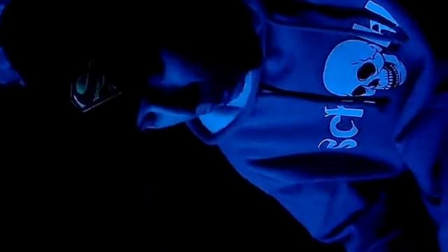 читает рэп (BETON) смотреть онлайн