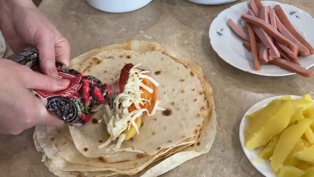 Самая быстрая ШАУРМА . Рецепт сосиски в лаваше!!! смотреть онлайн