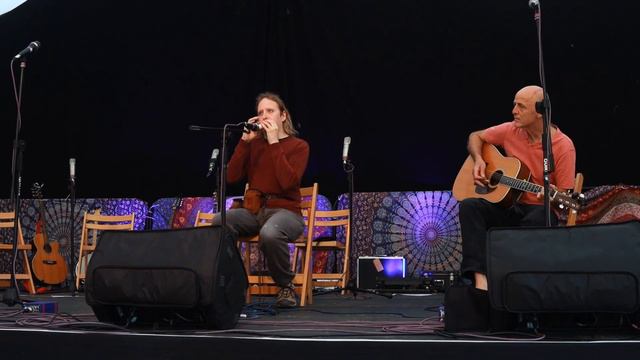 The Fair Haired Boy and The Mouse in The Mug. Ocarina and Guitar (Robert Hickman and Dave Wilson) смотреть онлайн