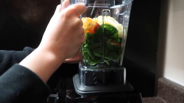 [MY SMOOTHIE RECIPE] CÁC LOẠI SINH TỐ GIỮ DÁNG & NUÔI DA | Tinabeautytips смотреть онлайн