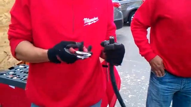 Резак для кабелей M12 CC 21C Milwaukee® FUEL™ смотреть онлайн