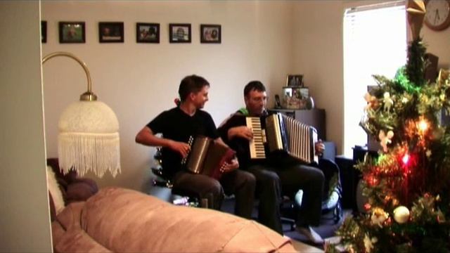 Jingle Bells - Accordion Duet смотреть онлайн