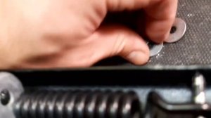 Toyota Auris Hybrid Снимаем пружину с поводка.