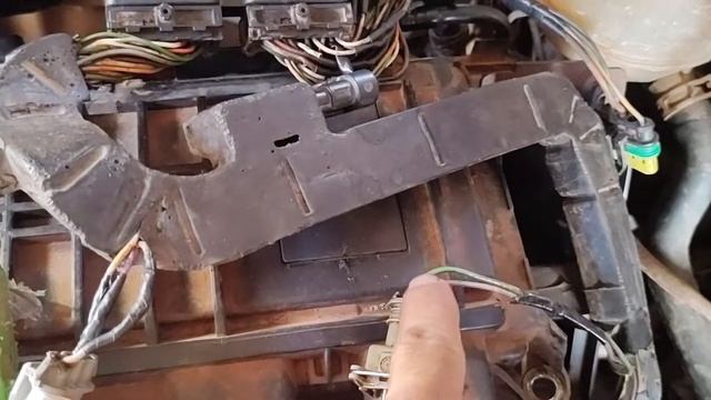 Renalut CLIO 1.0 16 VÁLVULA 2001, COM FALHA NO SENSOR DE TEMPERATURA DO AR, COM MOTRO AMARRADO. смотреть онлайн