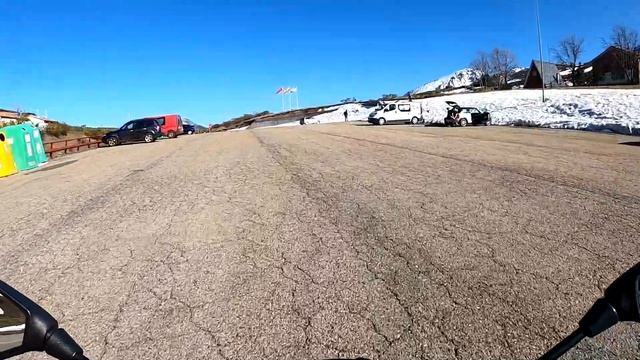 Rutas en moto por Asturias Voge 500r a LA RAYA (el pueblo mas alto de Asturias) San Isidro. смотреть онлайн