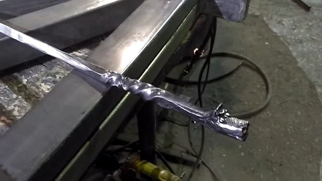 Интересный кованый шампур