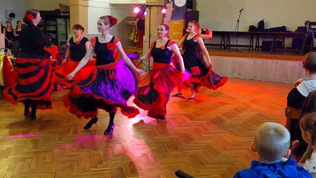 Flamenco arabic Mas we Loli vějíř - Taneční show Shareefa a přátelé 2022 / Mladá Boleslav смотреть онлайн