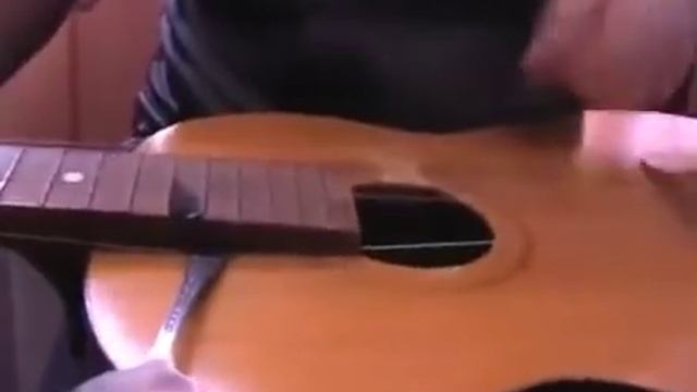 Как можно играть рок на гитаре при помощи ложки и карандаша смотреть онлайн