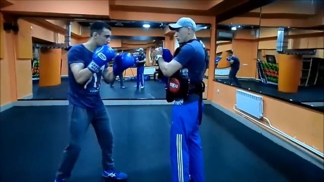 Бокс,отработка ударов в корпус.Boxing,working out bumps in the body смотреть онлайн