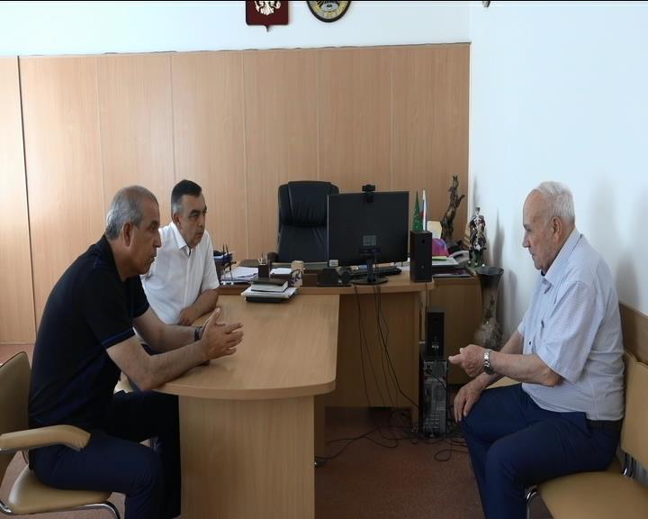 Прием граждан по личным вопросам провели Депутат Госсовета-Хасэ М.Кагазежев и глава района Р.Аутлев смотреть онлайн